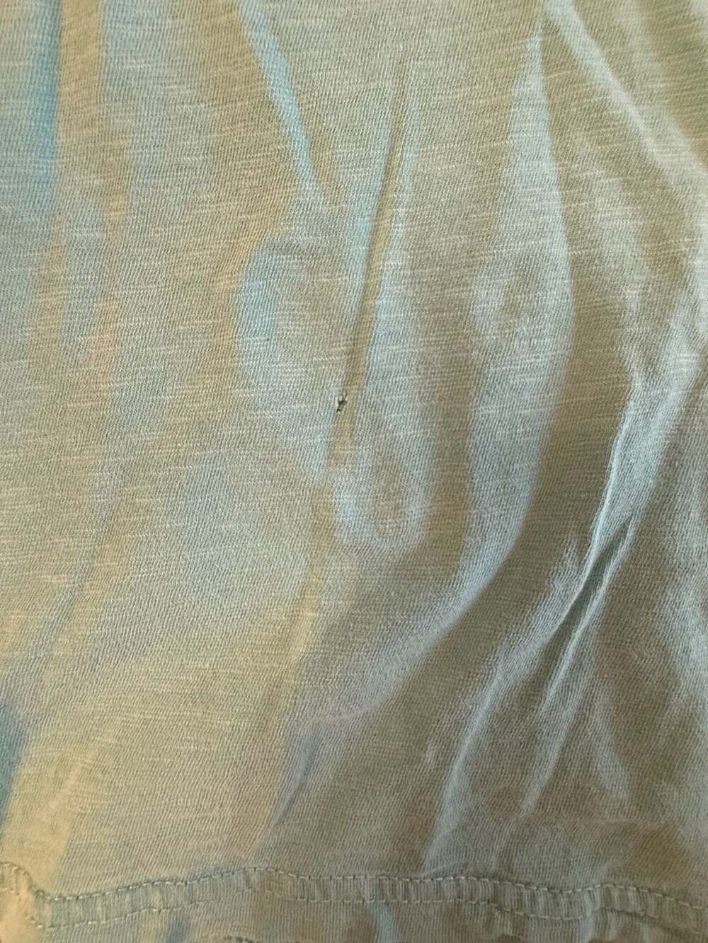 American Eagle Outfitters Athletic Fit V-Neck T-Shirt Size M